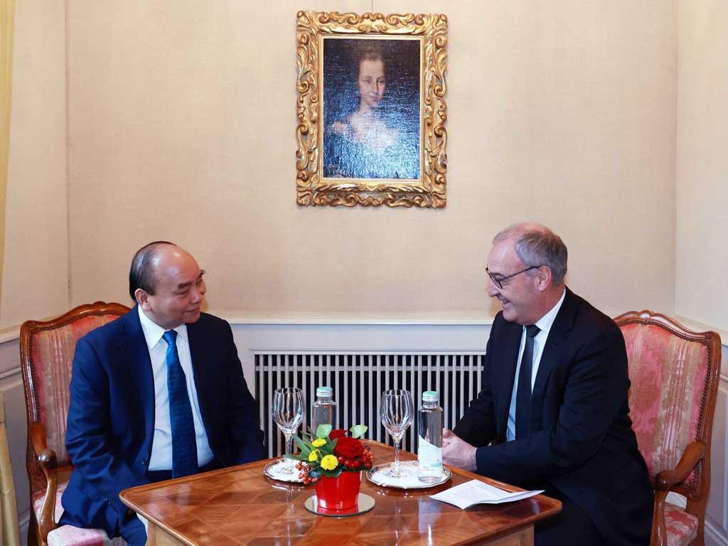 Tổng thống Thụy Sỹ Guy Pamerla đón tiếp Chủ tịch nước Nguyễn Xuân Phúc