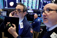 Giữa tâm điểm quyết bầu cử Mỹ: Dow Jones lập tiếp kỷ lục, vàng vẫn “bình tĩnh”