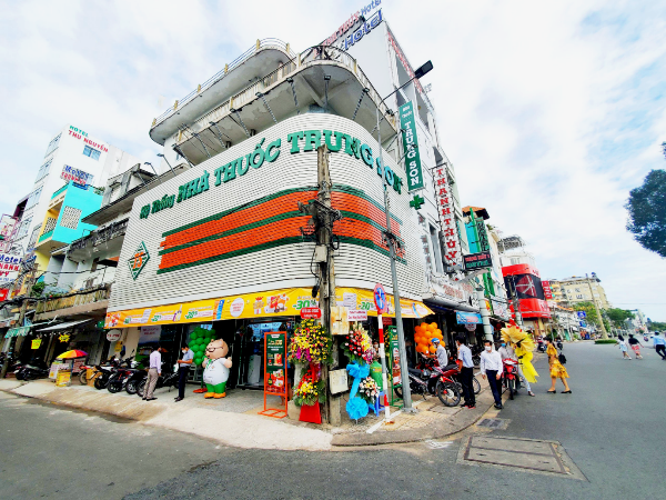 tập đoàn dược phẩm Hàn Quốc Dongwha Pharm đã chi khoảng 30 triệu USD để mua 51% cổ phần của Dược phẩm Trung Sơn.